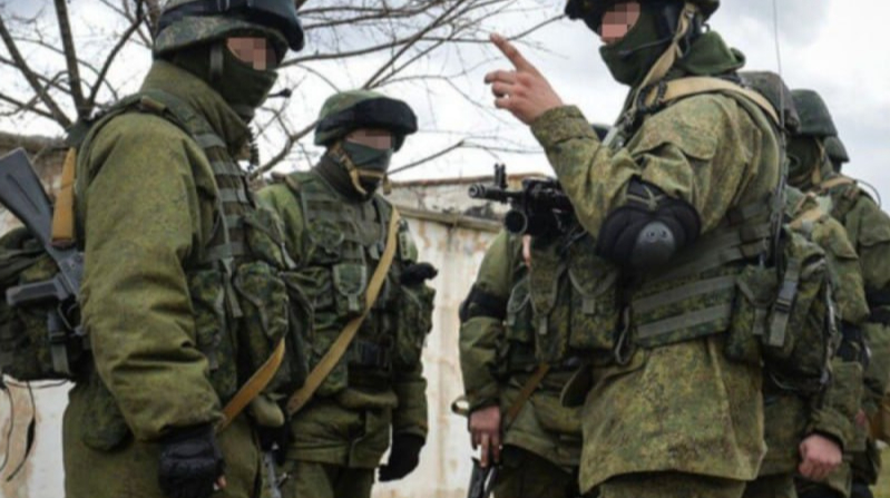 Російські окупанти під час штурму Покровська виставили цивільних як “живий щит”