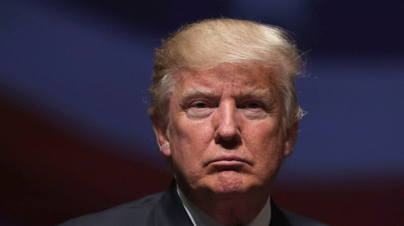 Трамп оголосив небо над Венесуелою “повністю закритим”, це може передувати нападу