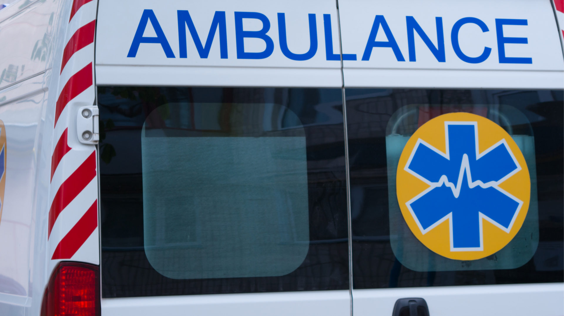 Ворог атакував кафе у Херсоні й автівку в області: четверо загиблих