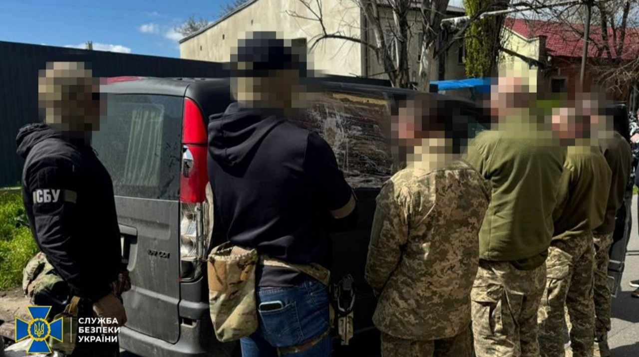 Відстежували і нападали: СБУ розповіла про схему “вибивання” грошей працівниками ТЦК з Одеси