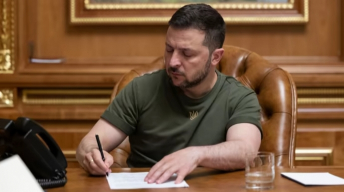 Зеленський підписав санкції проти майже 70 колаборантів та компаній, які працюють на ВПК РФ