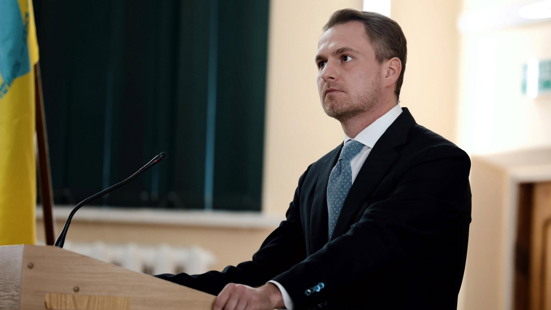 Ексгенпрокурор Кравченко виїхав з України на преміумтаксі — УП